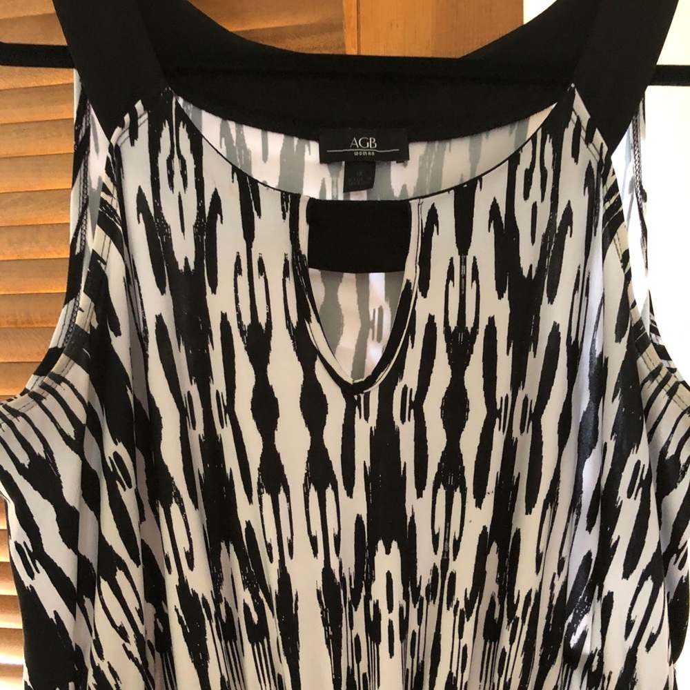 AGB woman B & W long dress